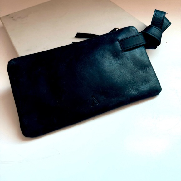 NWOT Able Rachel Wristlet - Black - Picture 2 of 4